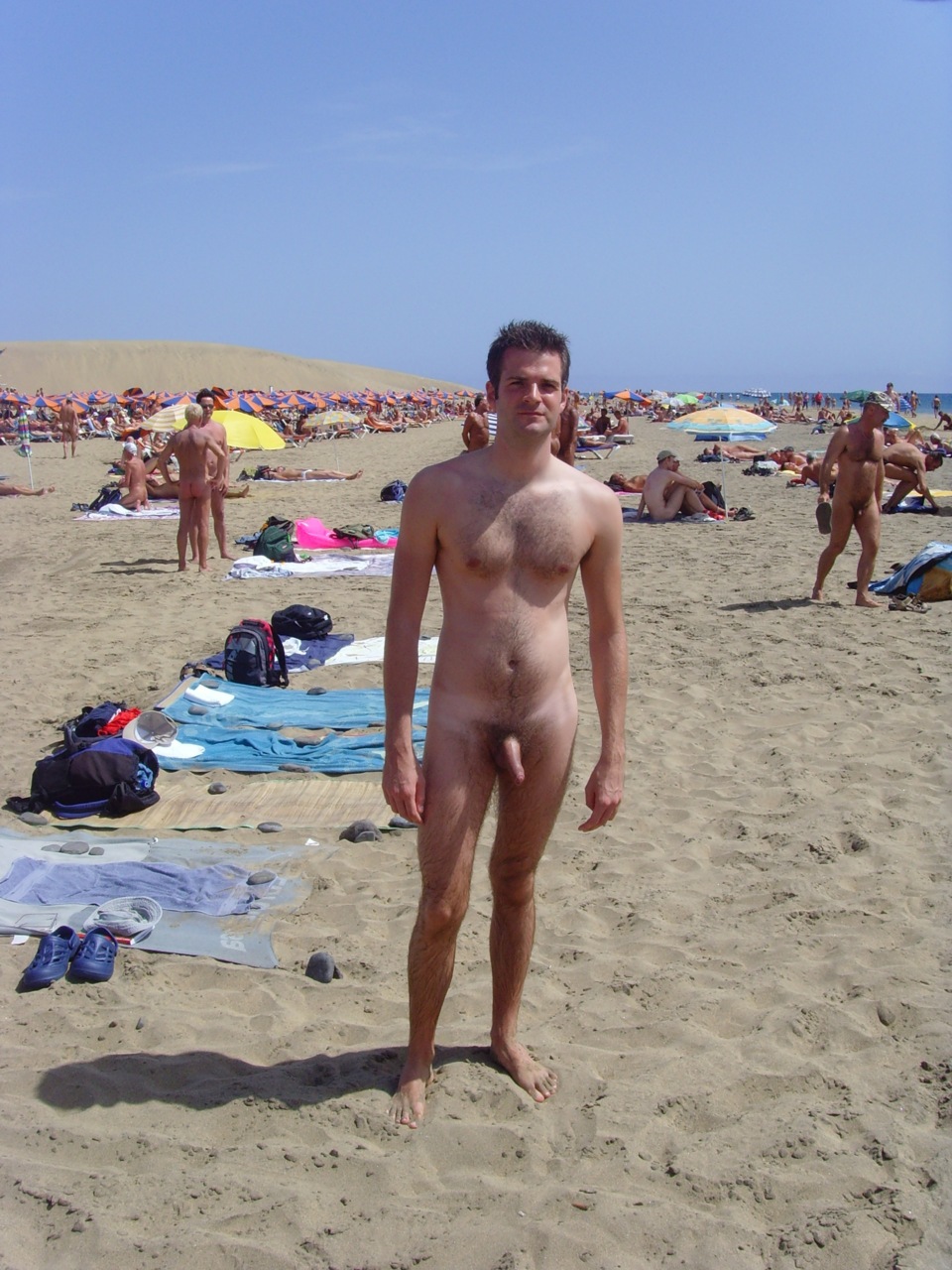 голыми по пляжу мужчины фото 37